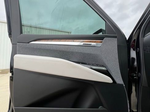 Used 2025 Cadillac Escalade Sport Platinum w/ LPO, ONYX Package image 9