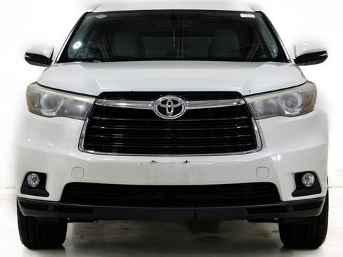Used 2015 Toyota Highlander XLE image 2