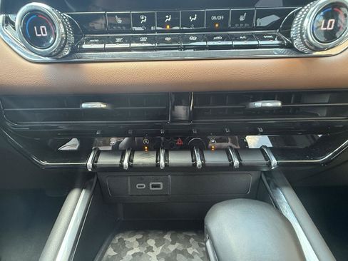 Used 2025 GMC Canyon AT4 AWD/4WD image 5