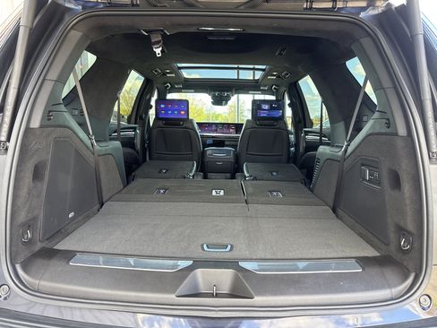 Used 2025 Cadillac Escalade Sport Platinum AWD/4WD image 40