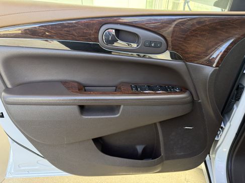 Used 2017 Buick Enclave Premium w/ Enclave Tuscan Edition image 4
