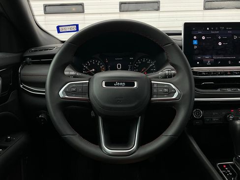 Used 2025 Jeep Compass Trailhawk w/ Trailer Tow Group image 33