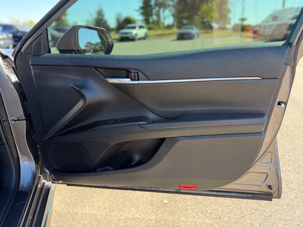 Used 2023 Toyota Camry SE FWD image 16
