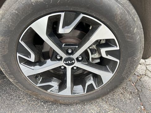 Used 2025 Kia Sportage EX image 10