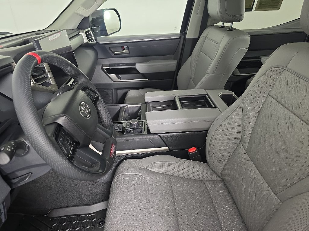 Used 2024 Toyota Tundra Limited AWD/4WD image 11