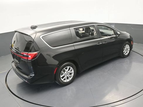 Used 2023 Chrysler Pacifica Touring-L FWD image 49