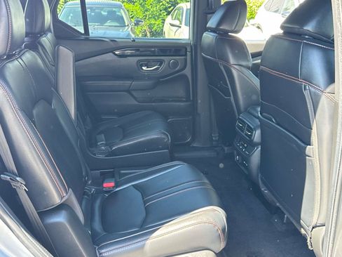 Certified 2025 Honda Pilot TrailSport image 11