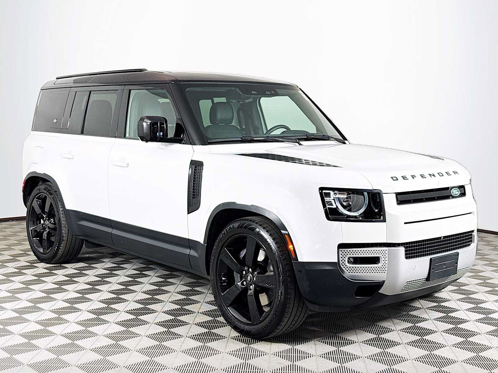Used 2024 Land Rover Defender 110 S AWD/4WD image 3