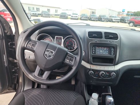 Used 2020 Dodge Journey SE w/ Blacktop Package FWD image 21