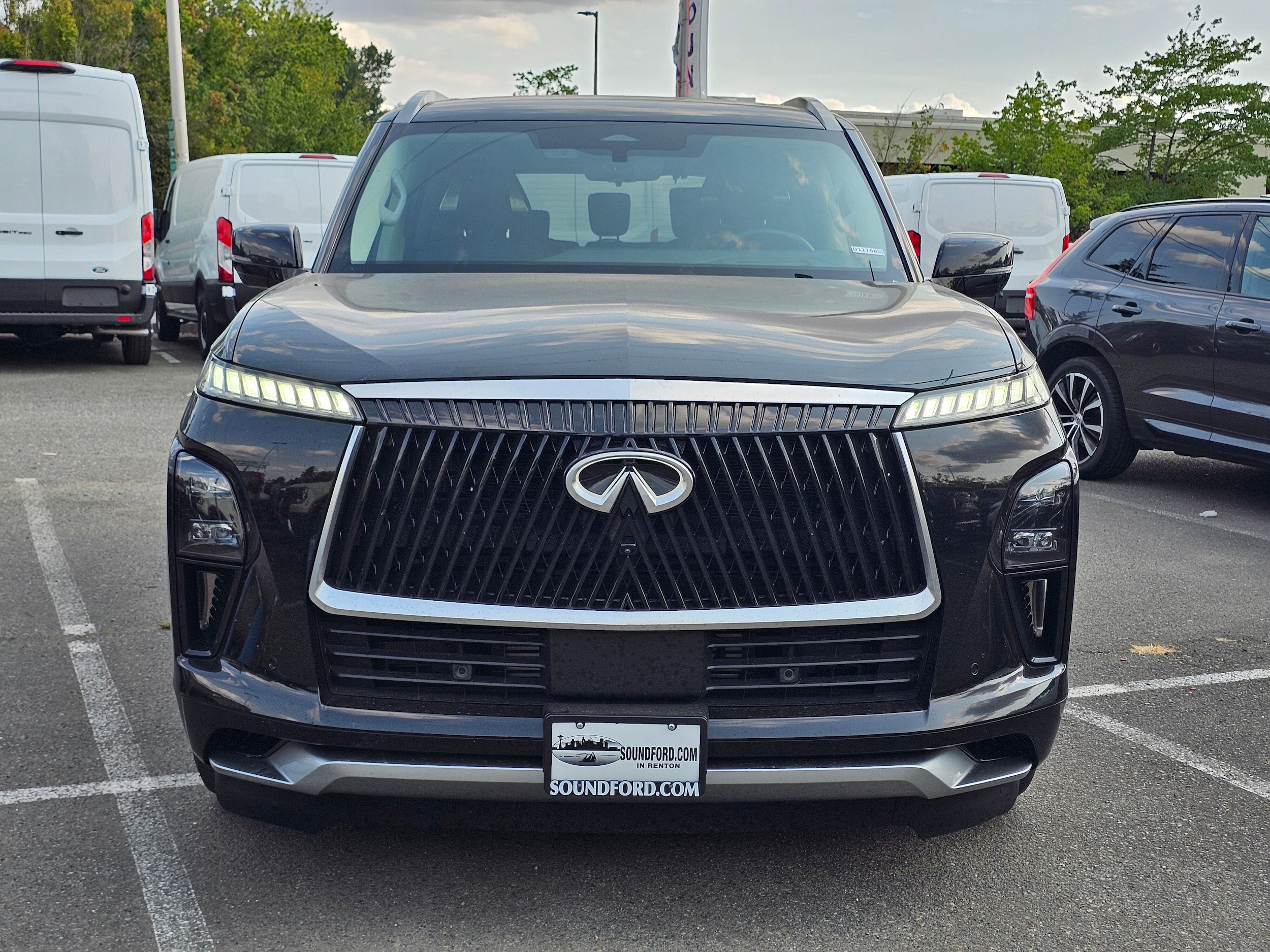 Used 2025 INFINITI QX80 Sensory AWD/4WD image 2