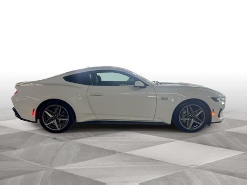 Used 2025 Ford Mustang GT RWD image 9