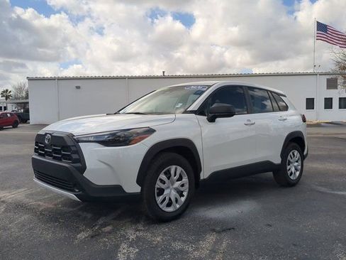 Used 2026 Toyota Corolla Cross L image 8