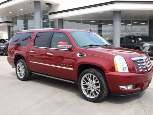 Used 2011 Cadillac Escalade ESV Premium AWD/4WD image 8