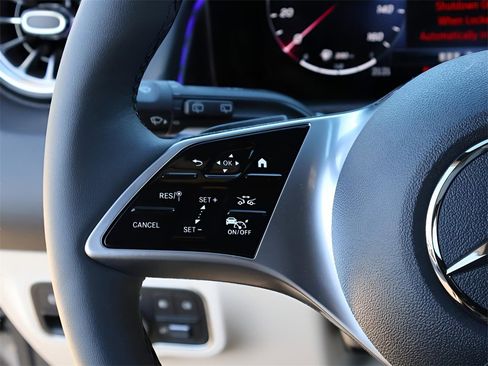 New 2026 Mercedes-Benz GLB 250 4MATIC image 32