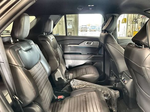 New 2026 Ford Explorer ST-Line w/ ST-Line Street Pack RWD image 31
