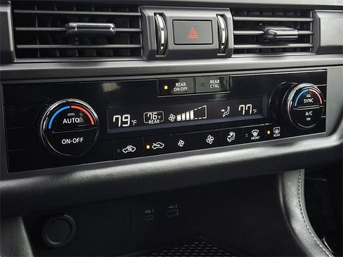 Used 2024 Nissan Pathfinder S image 16