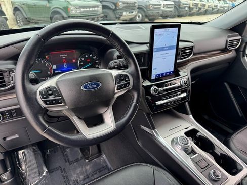Certified 2023 Ford Explorer Limited w/ Limited Technology Package image 3