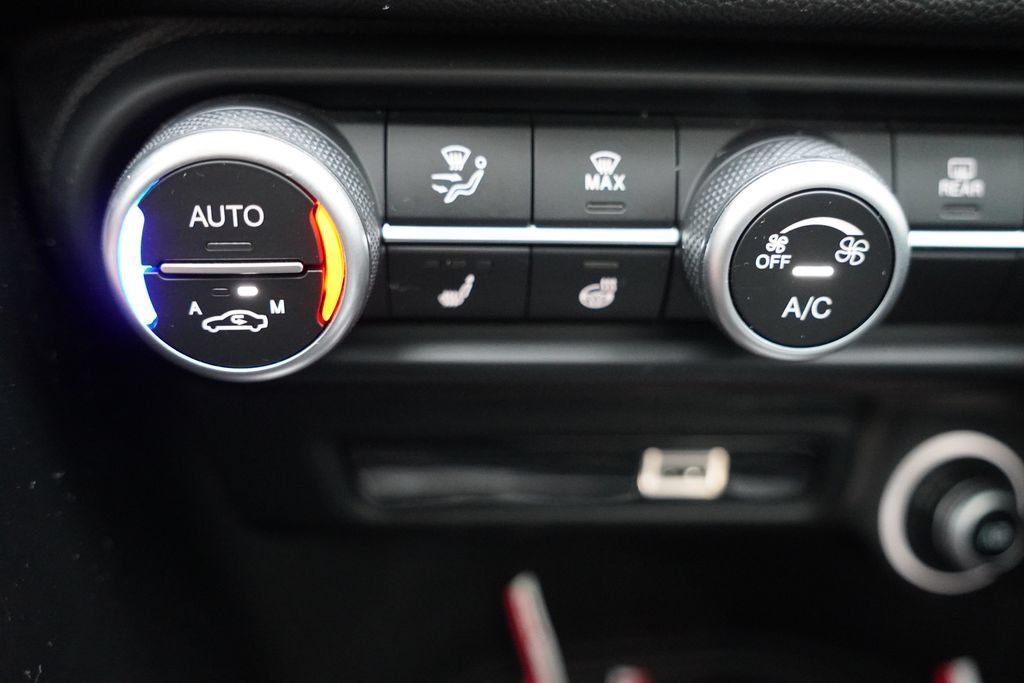 Used 2020 Alfa Romeo Giulia Ti AWD/4WD image 7