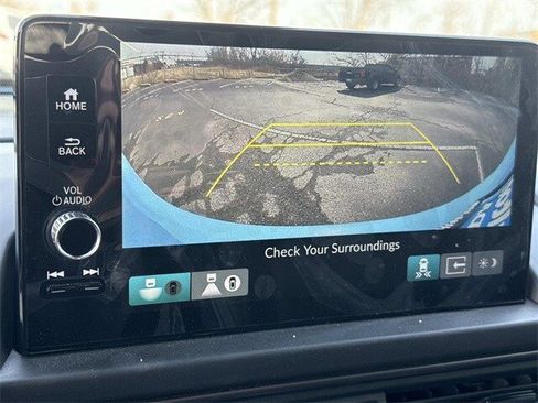 Used 2025 Honda Pilot TrailSport image 8