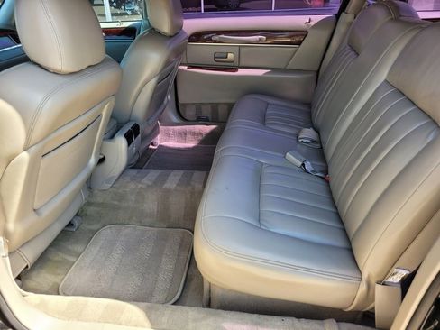 Used 2003 Lincoln Town Car Executive image 28