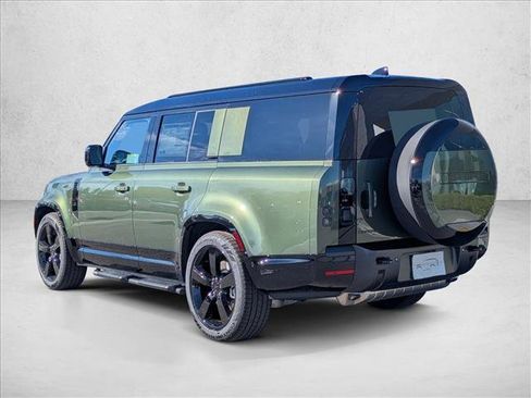 New 2026 Land Rover Defender 130 X-Dynamic SE image 9