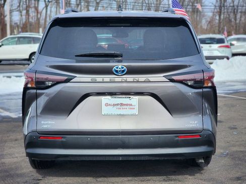 Used 2023 Toyota Sienna XLE image 6