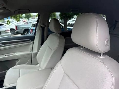 Used 2019 Volkswagen Atlas SE w/ Towing Package FWD image 18