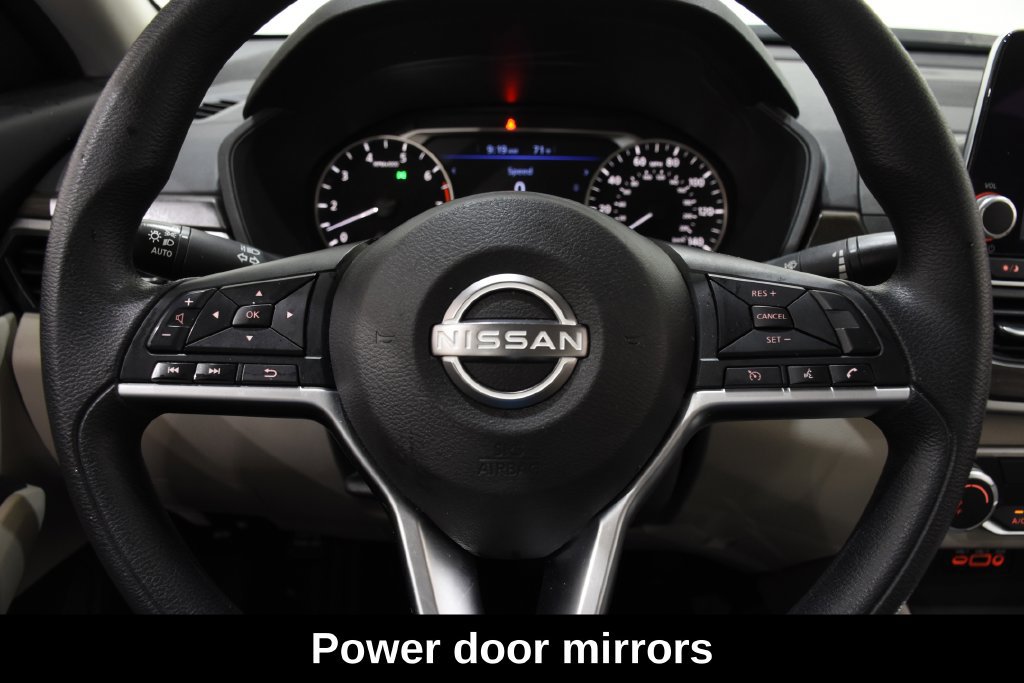 Used 2025 Nissan Altima 2.5 SV FWD image 14