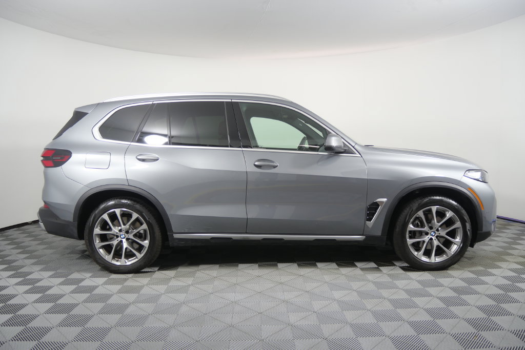 Certified 2026 BMW X5 sDrive40i RWD image 3