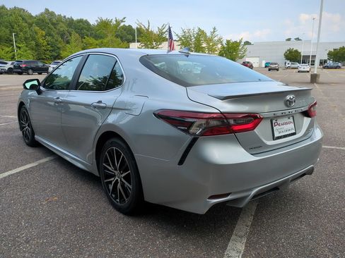 Used 2024 Toyota Camry SE FWD image 6