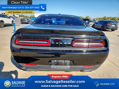 Used 2015 Dodge Challenger SXT image 8