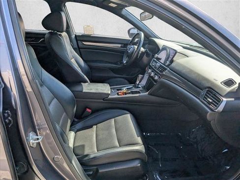 Used 2018 Honda Accord Sport image 18