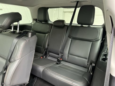 Used 2025 Ford Expedition Active image 16