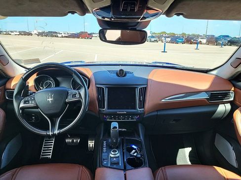 Used 2019 Maserati Levante Trofeo image 7