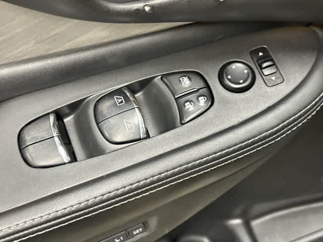 Used 2016 Nissan Murano SL w/ SL Technology Package FWD image 20