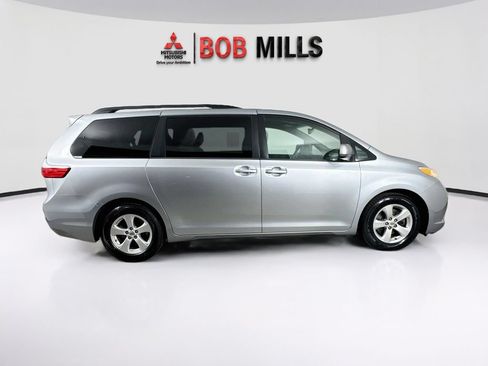 Used 2015 Toyota Sienna LE FWD image 8