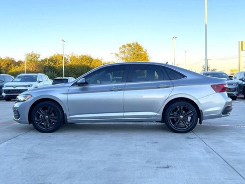 Certified 2023 Volkswagen Jetta SE w/ Panoramic Sunroof Package image 3