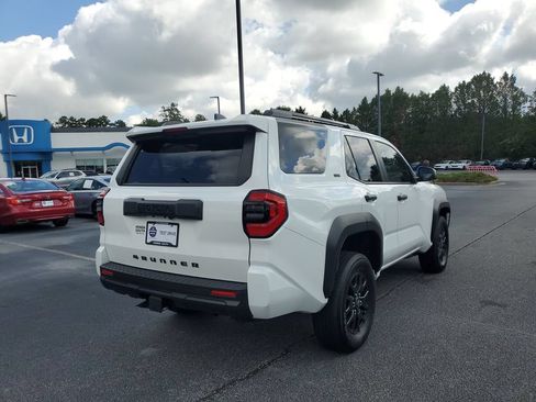 Used 2025 Toyota 4Runner SR5 AWD/4WD image 6