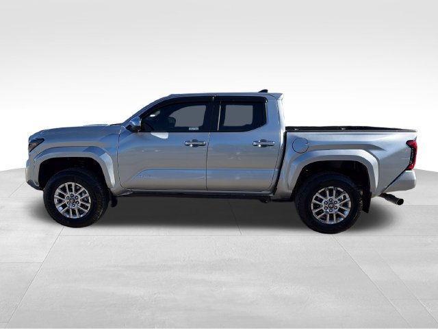 Used 2024 Toyota Tacoma Limited w/ Limited Package (LT) AWD/4WD image 4