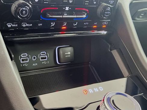 Used 2025 Jeep Grand Cherokee Laredo X w/ Luxury Tech Group I RWD image 17