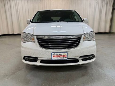Used 2016 Chrysler Town & Country Touring FWD image 13