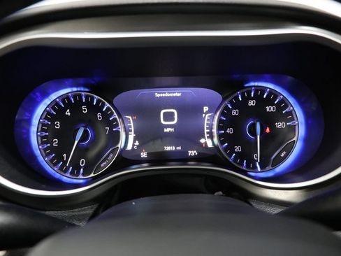 Used 2024 Chrysler Pacifica Touring-L FWD image 23
