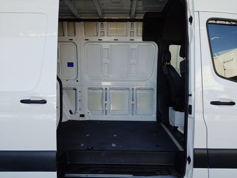 Used 2024 Mercedes-Benz Sprinter 2500 image 14