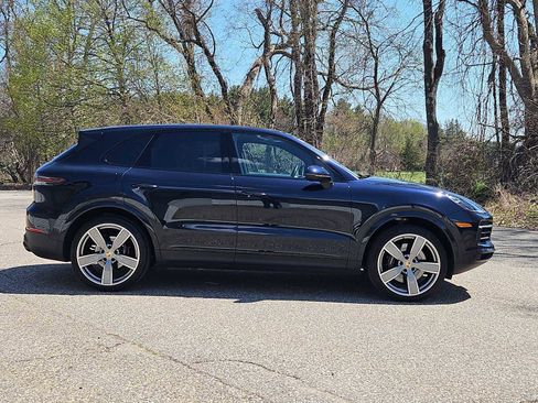 Certified 2023 Porsche Cayenne S AWD/4WD image 8