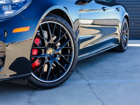 Certified 2019 Porsche Panamera GTS image 12