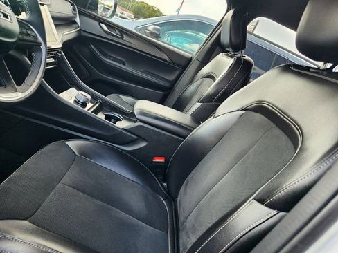 Used 2024 Jeep Grand Cherokee L Laredo image 12