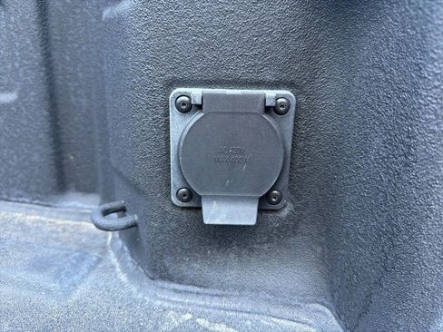 Used 2025 Chevrolet Silverado 2500 ZR2 w/ Technology Package AWD/4WD image 53