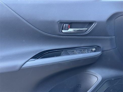 Used 2023 Toyota Venza LE image 23