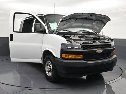 Used 2022 Chevrolet Express 3500 w/ Driver Convenience Package RWD image 23