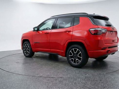 Used 2025 Jeep Compass Trailhawk AWD/4WD image 6